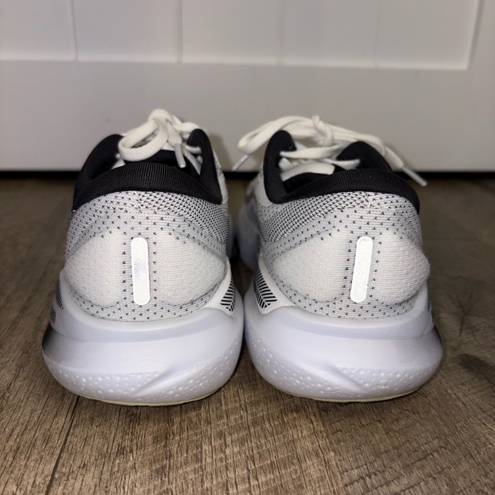 Brooks Adrenaline GTS 24 Tennis Shoes - Picture 5 of 7